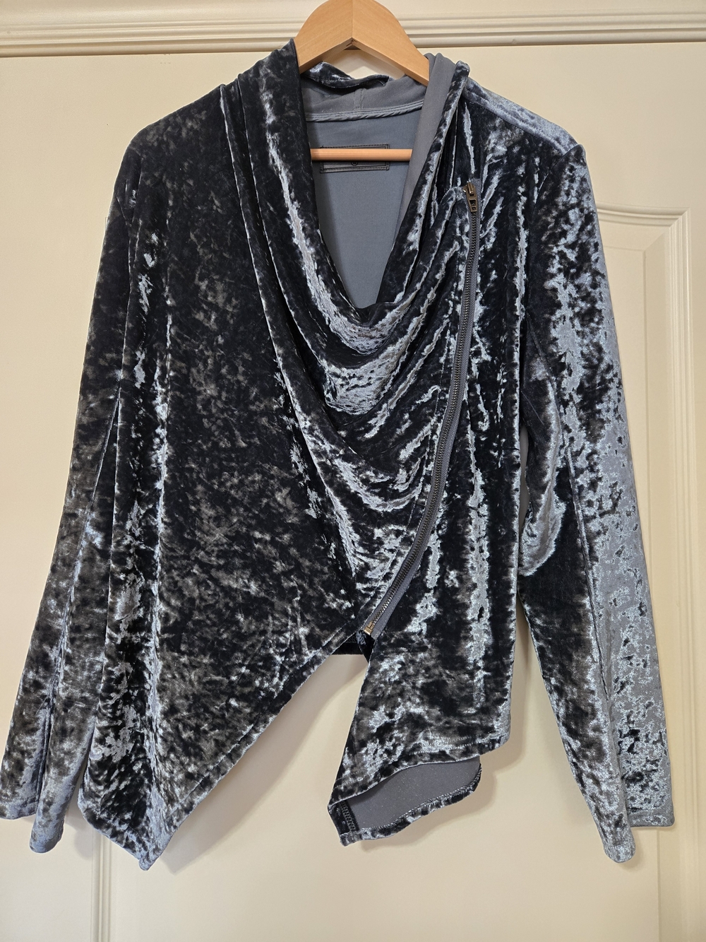 Blank NYC Silver Crushed Velvet Asymmetrical Zip Cardigan Soft Festive